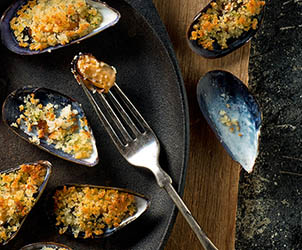 Broiled Mussels with Garlic Herb Bread Crumbs