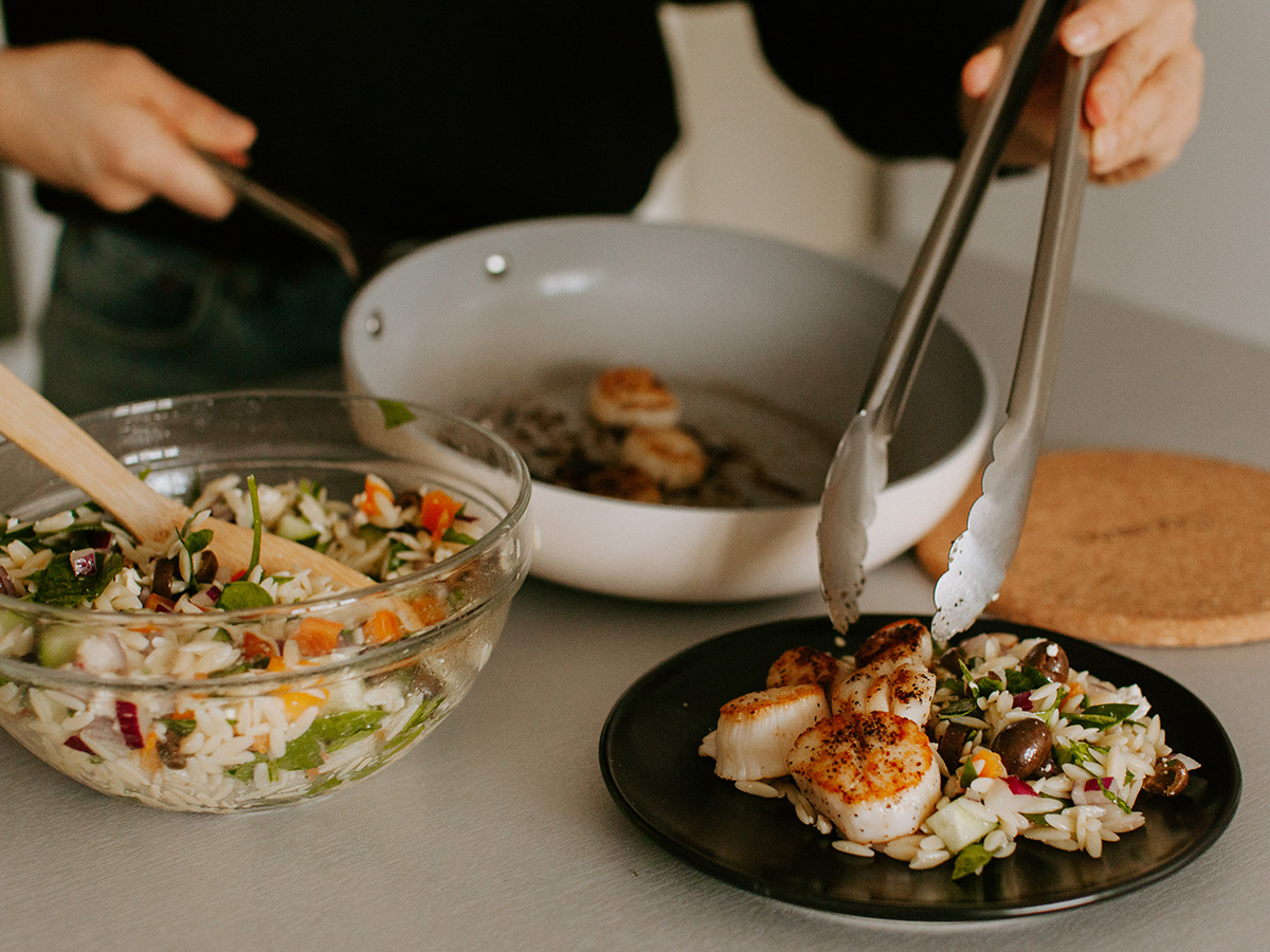 Seared Scallops w Mediterranean Orzo Salad