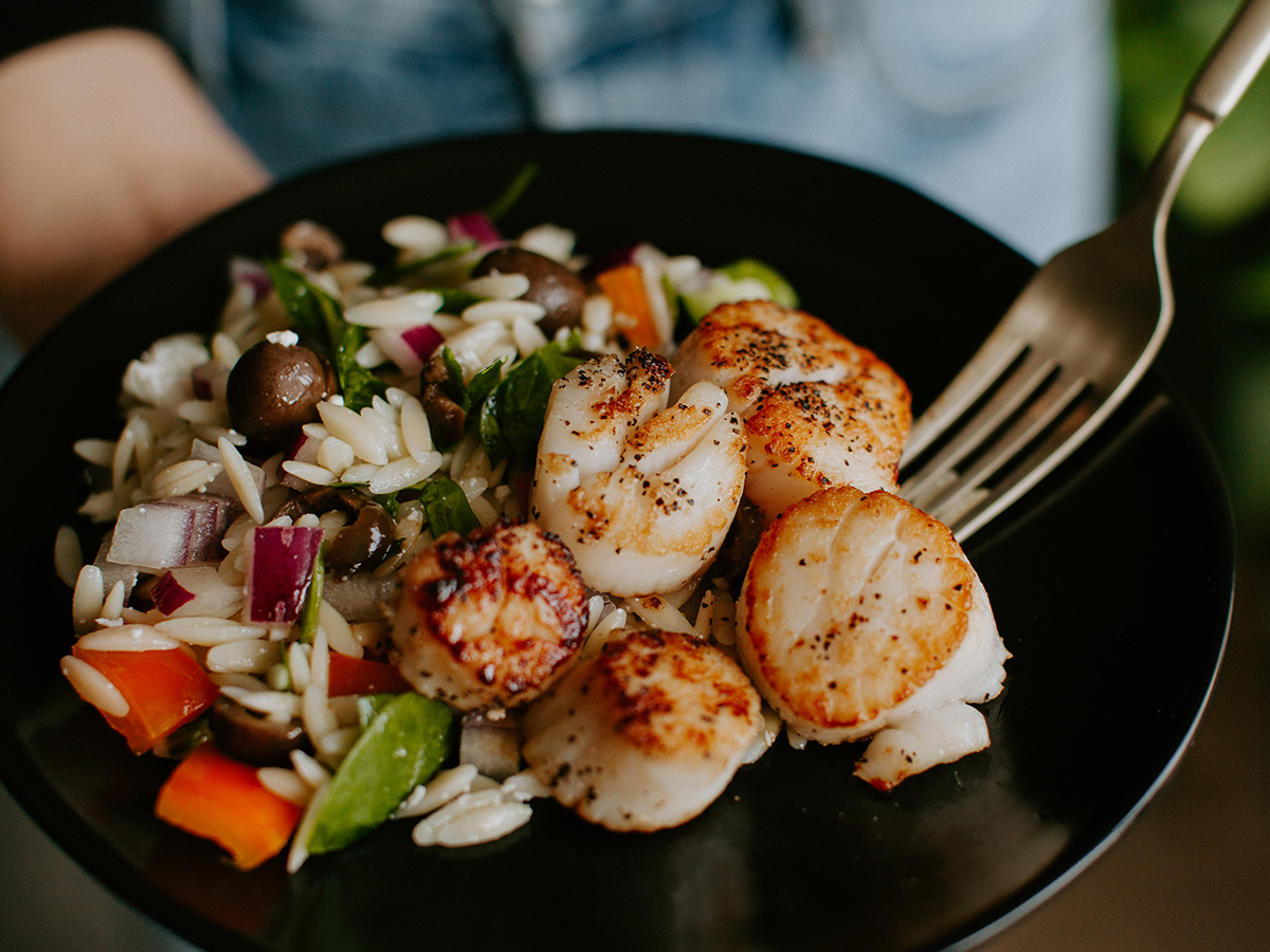 Seared Scallops w/ Mediterranean Orzo Salad