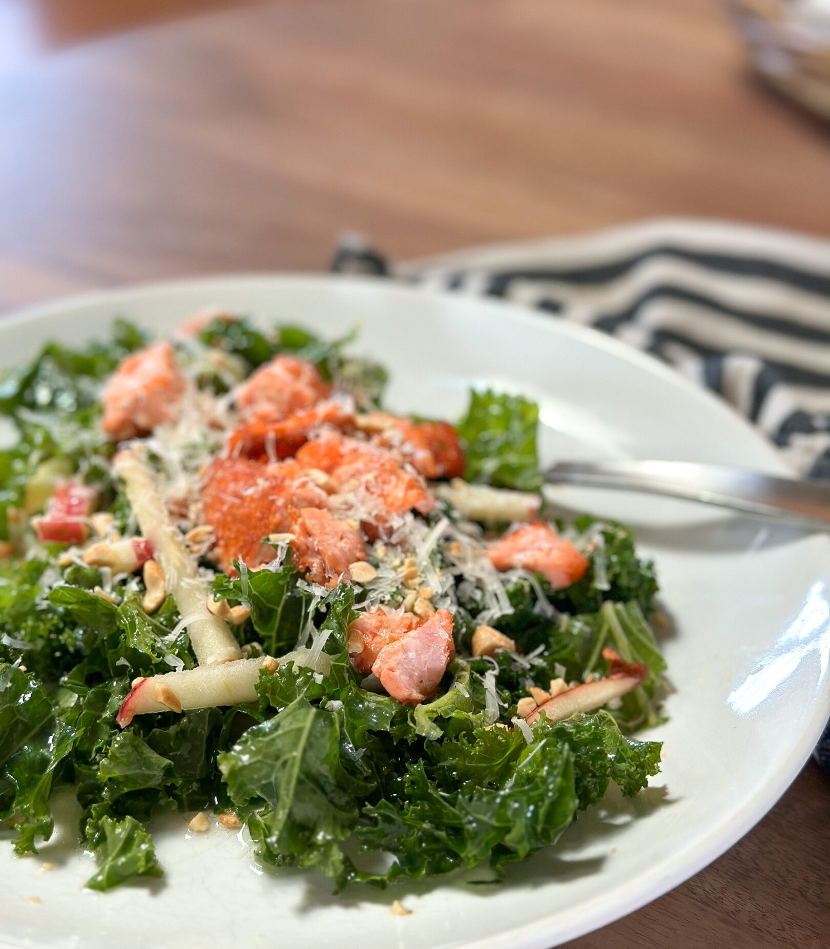 Seared Salmon Kale Salad With Apple and Peanuts